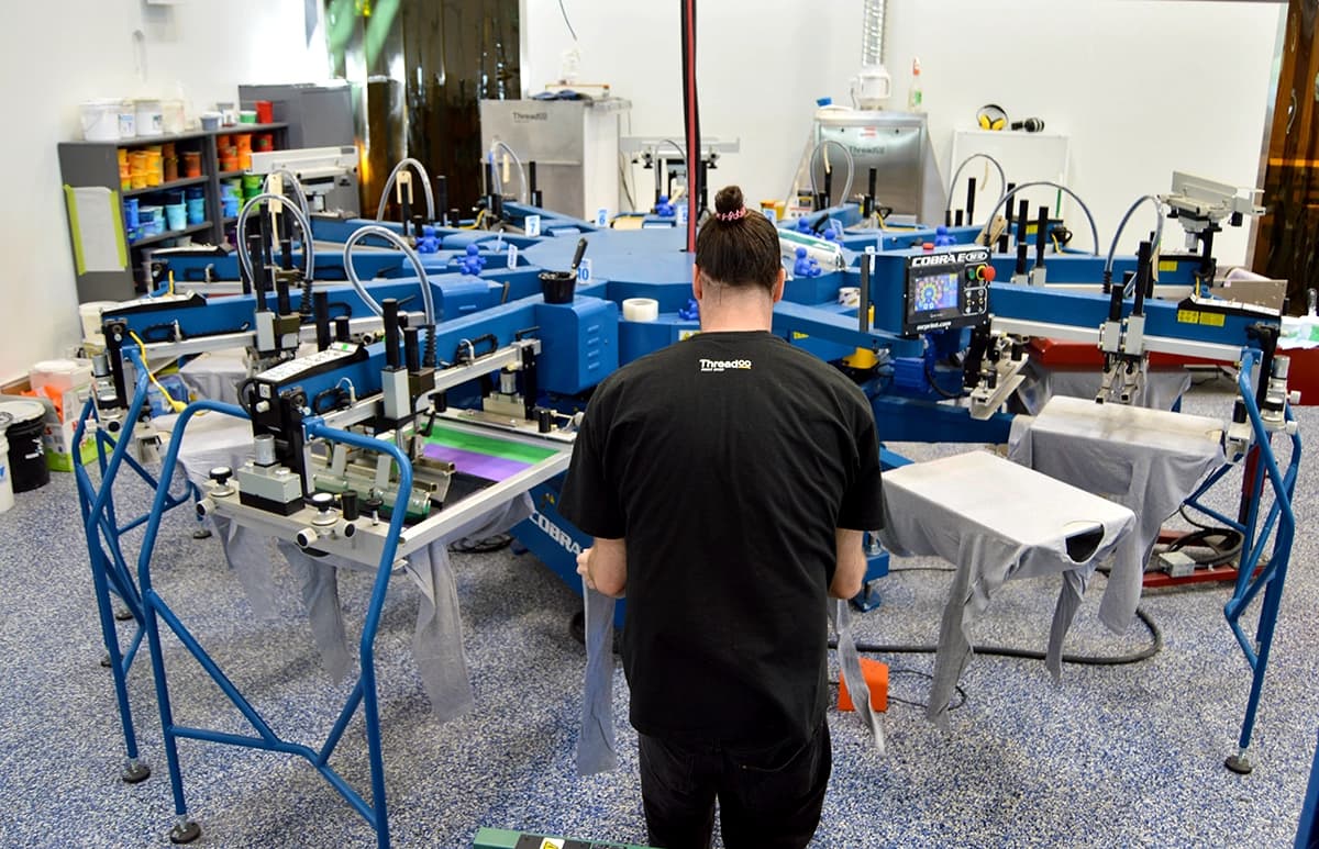 Automated screen printing press